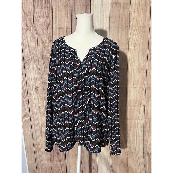 Candie’s Button Down Blouse Geometric Design - Picture 2 of 8